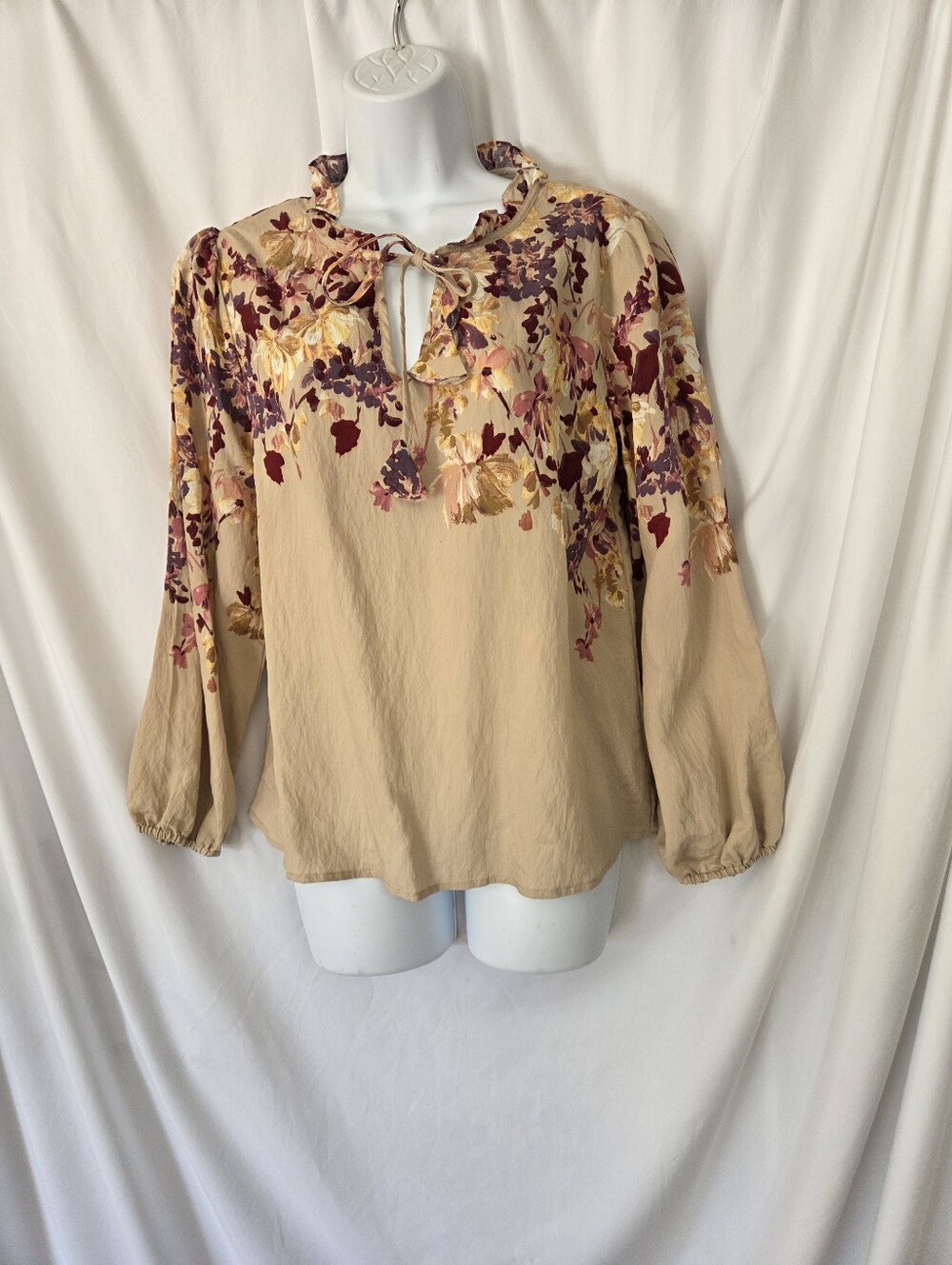 Como Blavk Tie-Neck Floral Blouse in Beige with Wine & Gold Print Size M